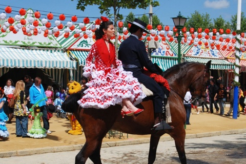 Pareja en la Feria de Abril