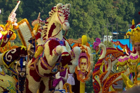 Floats during the Battle of the Flowers. Laredo, Cantabria.