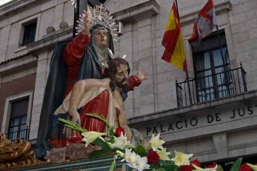 Abbild der Jungfrau La Piedad während einer Prozession. Karwoche in Valladolid