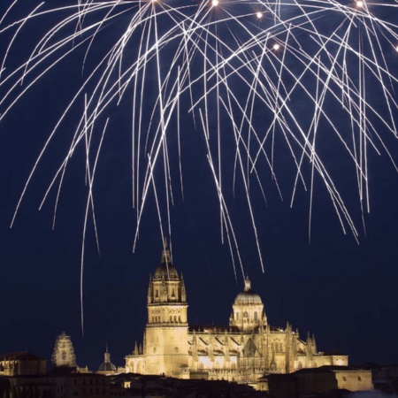 Fogos de artifício durante a Feira de Salamanca (Castilla y León)