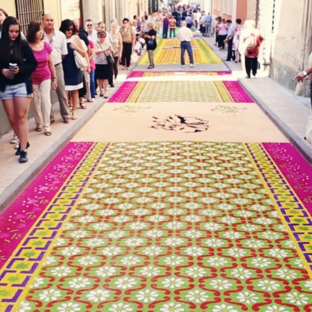 Tapis de sciure de la fête du Corpus d