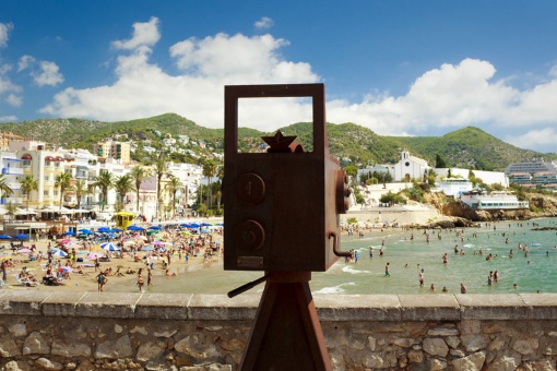 Estatua de cámara de cine en Sitges