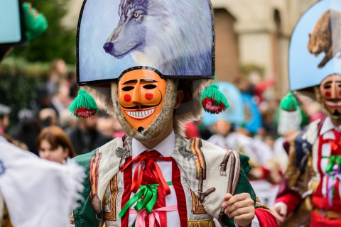 Grande sfilata di Cigarrones. Carnevale di Verín (O Entroido)