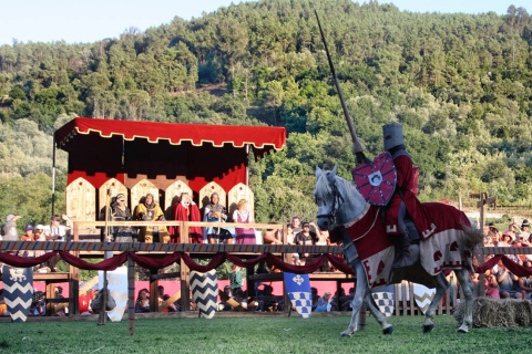 Joutes lors de la festa da Istoria de Ribadavia (province d’Ourense, Galice)