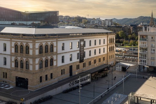 Exterior del edificio de Tabakalera. Cortesía de Tabakalera