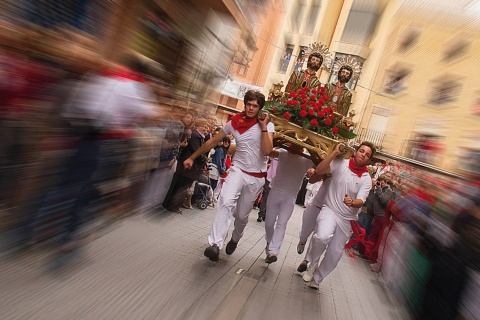 Rabunek świętych, jeden z głównych punktów święta ku czci San Cosme i San Damián w Arnedo (La Rioja)