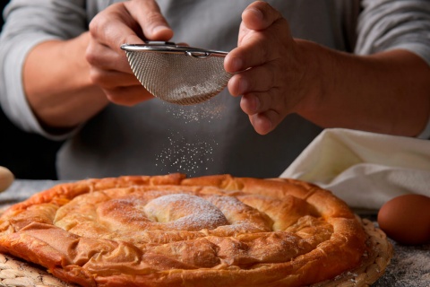 Preparando una Ensaimada de Mallorca