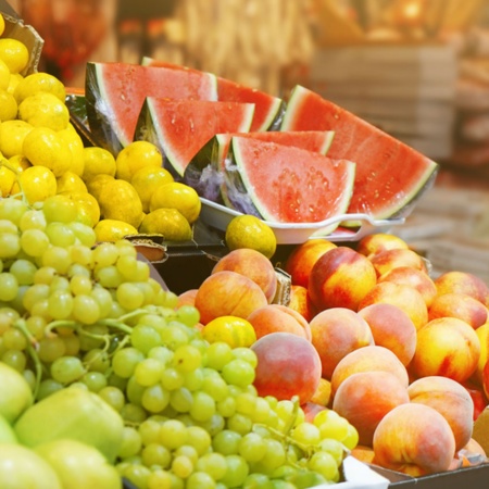 Frutas frescas en un mercado