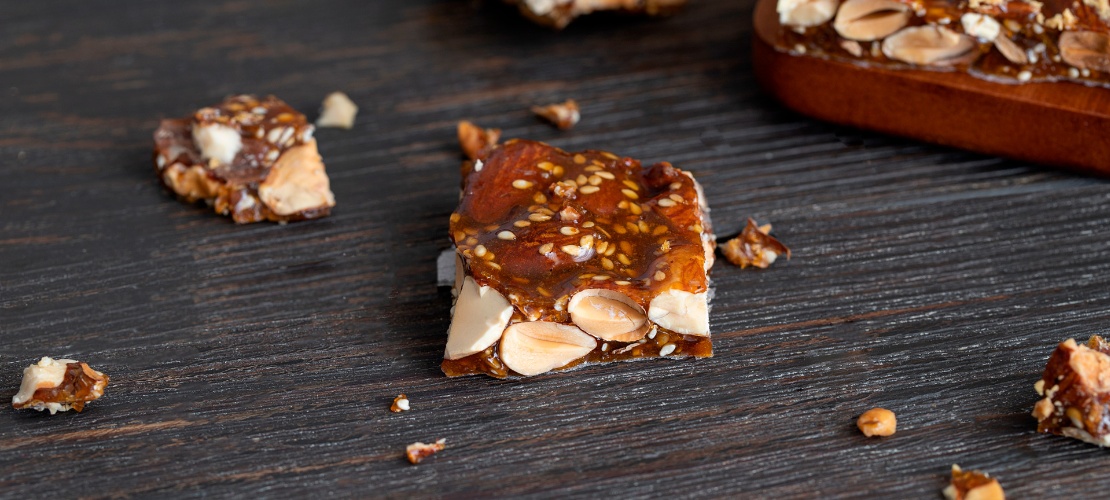 Detalhe de “turrón de guirlache” (torrone de crocante)