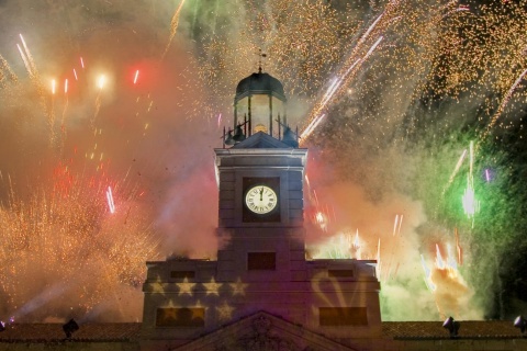 Notte di Capodanno presso la Puerta del Sol di Madrid