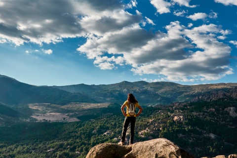 Caminhante no Parque Nacional Sierra de Guadarrama, Madri