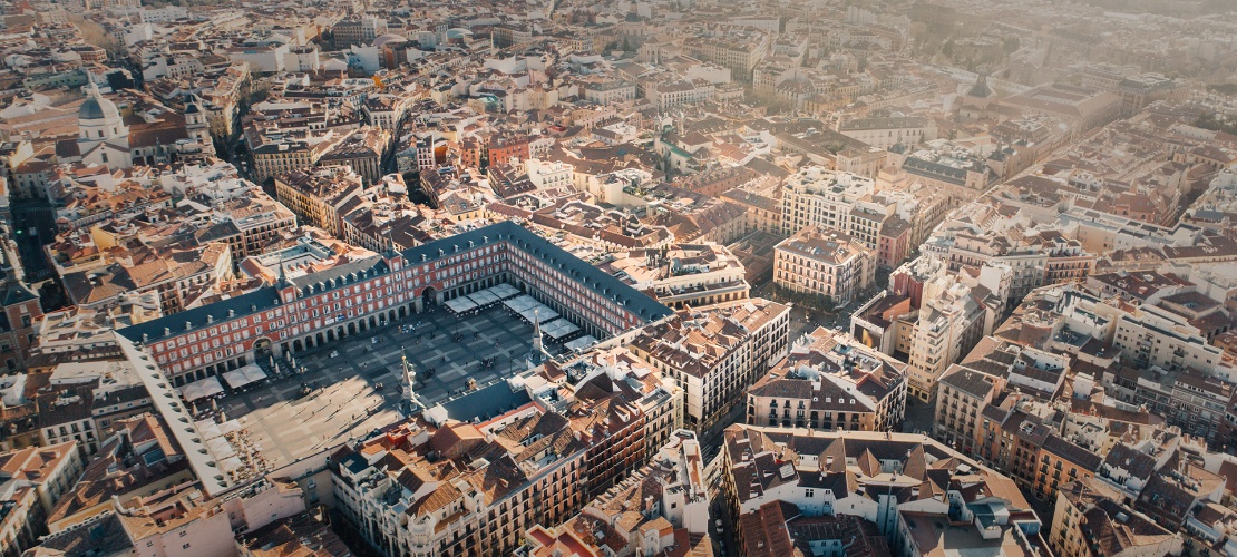 Vue aérienne de la Plaza Mayor et de la ville de Madrid