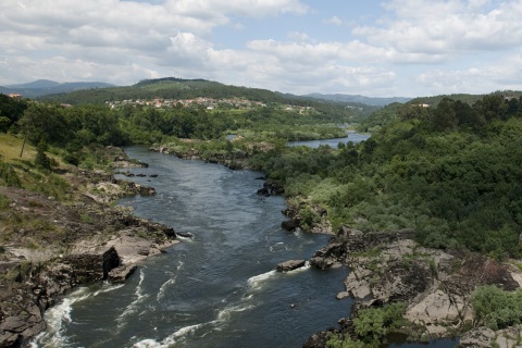 Rio Minho passando por Arbo