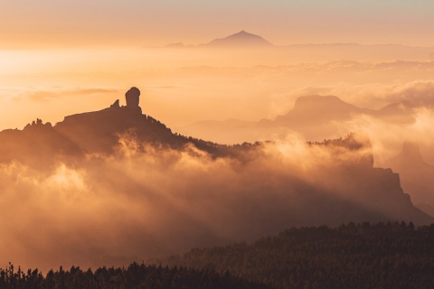 Blick vom Roque auf Gran Canaria mit dem Teide im Hintergrund