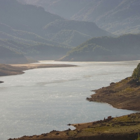 Lago della sierra del Segura