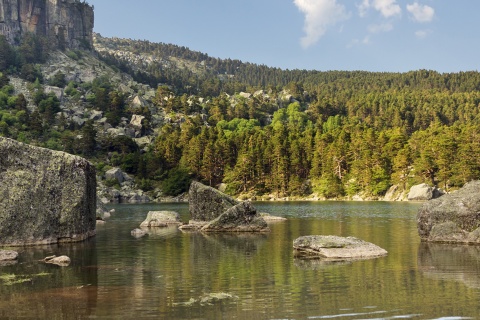 Czarna Laguna na obszarze chronionego krajobrazu Sierra del Urbión