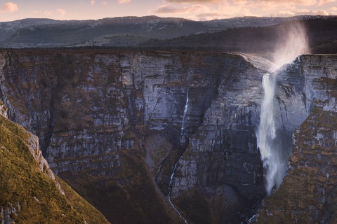 Wasserfall am Fluss Nervión