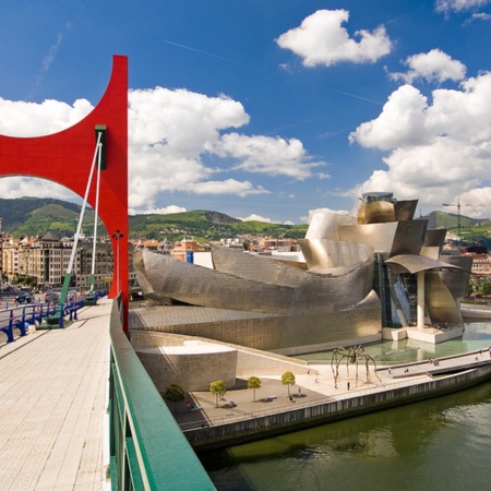 Pont La Salve à côté du musée Guggenheim. Bilbao