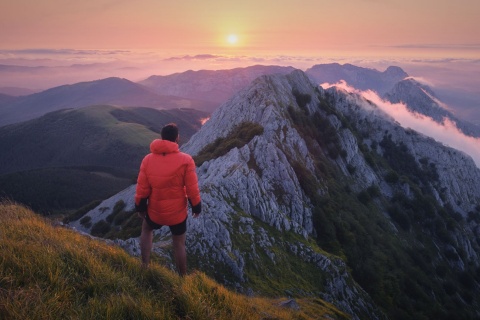  Escursionista sul Monte Anboto nel Parco Naturale dell