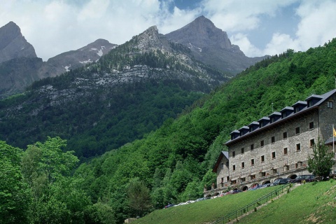 Vista externa do Parador de Bielsa