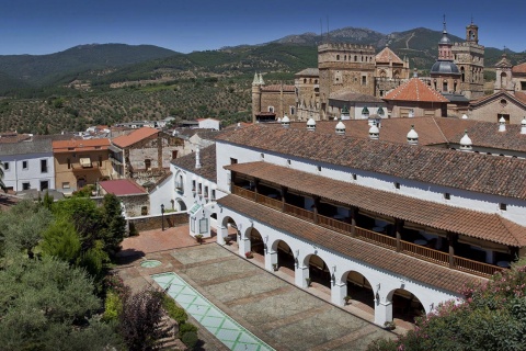 Vue extérieure du Parador de Guadalupe