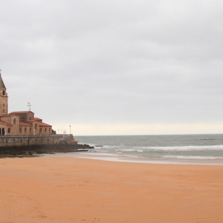 Praia de San Lorenzo, em Gijón, Astúrias