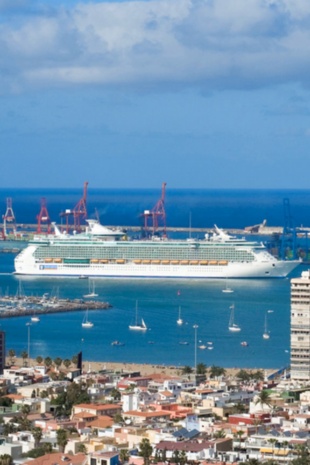 Nave da crociera nel porto di Las Palmas