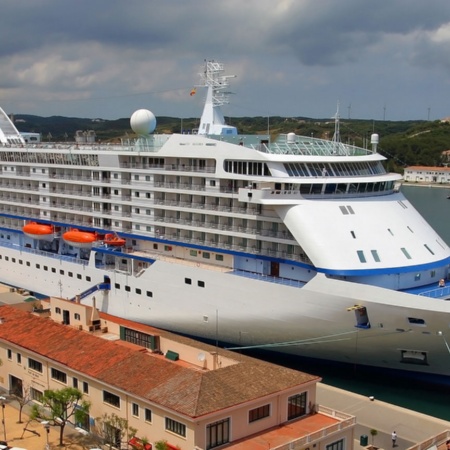 Cruise ship at Maó Port