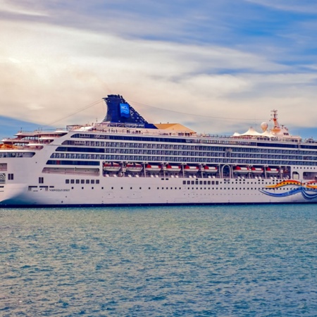 Norwegisches Kreuzfahrtschiff in Málaga