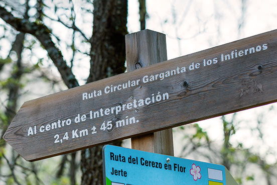  Cartello dell'itinerario della Garganta de los Infiernos a Cáceres, Estremadura