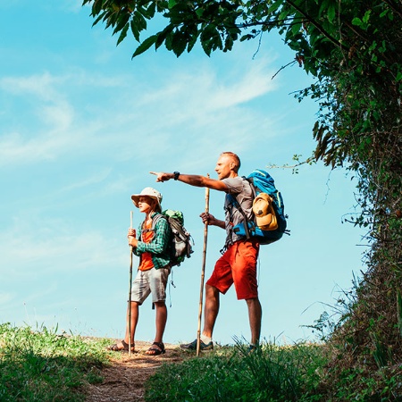 Pielgrzymi na Szlaku pielgrzymkowym Camino de Santiago