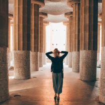 Turysta w Parku Güell, Barcelona