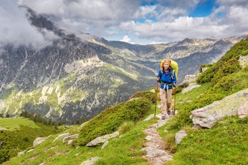 Senderista en los Pirineos