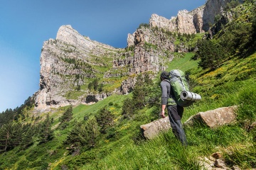 Un randonneur dans le parc national d