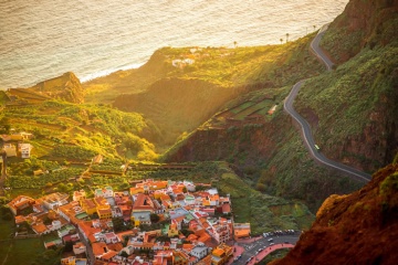 Widok na Agulo z punktu widokowego Abrante. La Gomera