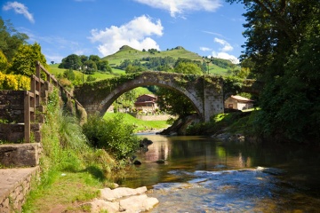 O rio Miera em sua passagem por Liérganes (Cantábria)