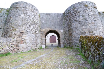 Porta de San Nicolás em Ledesma (Salamanca, Castilla y León)