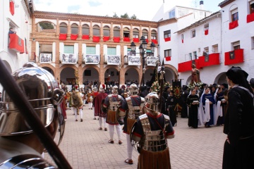 イハル（アラゴン州テルエル県）の聖週間のアラバルデロス（ローマの兵士）