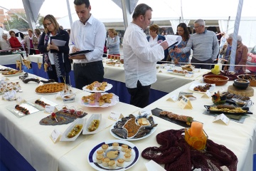 Concorso di piatti a base di cozze alla Festa dei frutti di mare di O Grove (Pontevedra, Galizia)