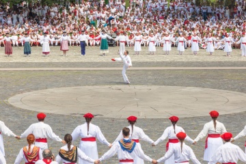 Danças tradicionais nas festas de São Firmino em Pamplona (Navarra)