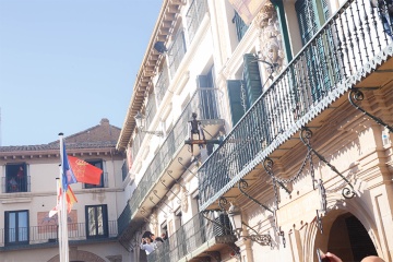 Processione del falò del “Volatín”, un pupazzo di legno e stracci a cui si mette un petardo in bocca