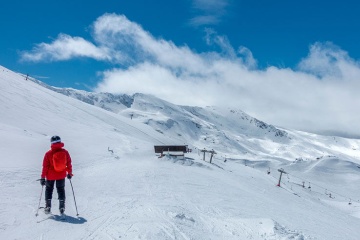 Esquiando en la estación de Sierra Nevada