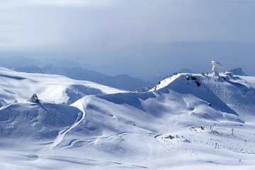 Vedute aeree della stazione sciistica nella Sierra Nevada