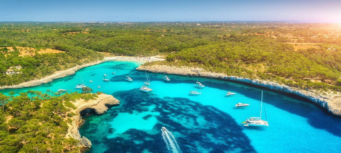 Luftaufnahme einer Bucht auf Mallorca