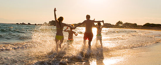 Familie an einem Strand