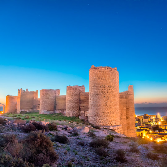 Muralha medieval da Alcazaba na cidade de Almeria, na Andaluzia