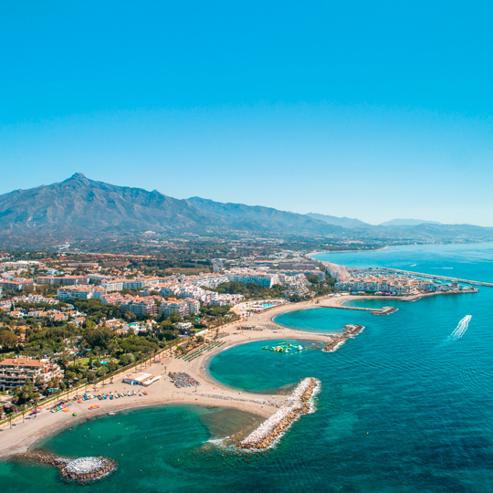 Vue de Puerto Banús dans la province de Malaga, Andalousie