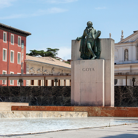 Statua di Francisco de Goya nella Plaza Nuestra Señora del Pilar di Saragozza, Aragona