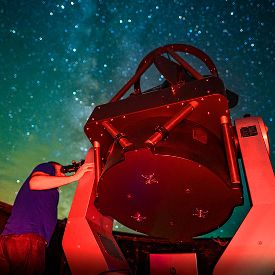 Observación nocturna con telescopio en el centro Galáctica (Teruel)