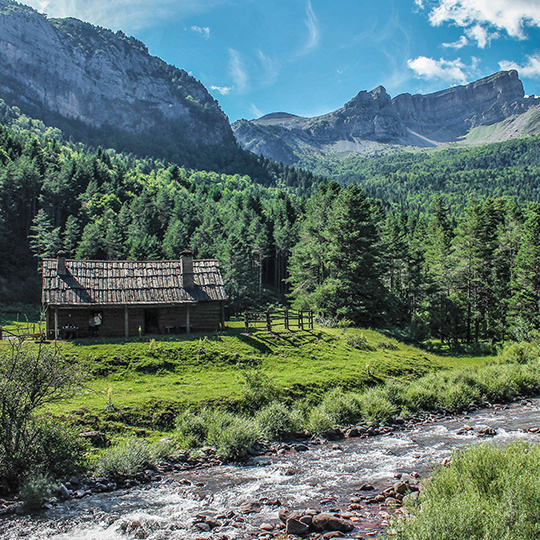 Paesaggio del Parco naturale delle Valli Occidentali nella valle di Hecho, Aragona